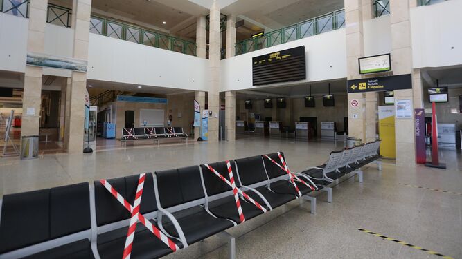 Interior de la terminal de pasajeros del Aeropuerto  de Jerez .
