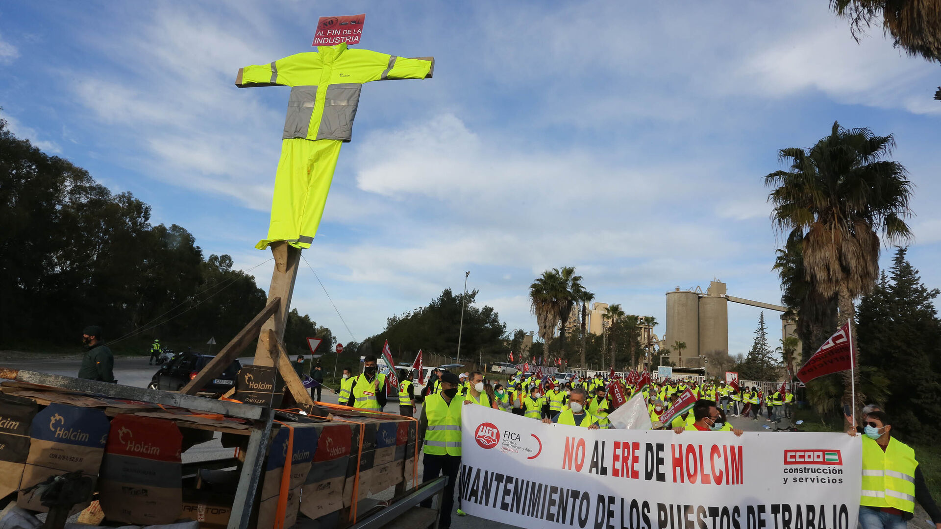 Marcha de los trabajadores contra el ERE de Holcim en Jerez