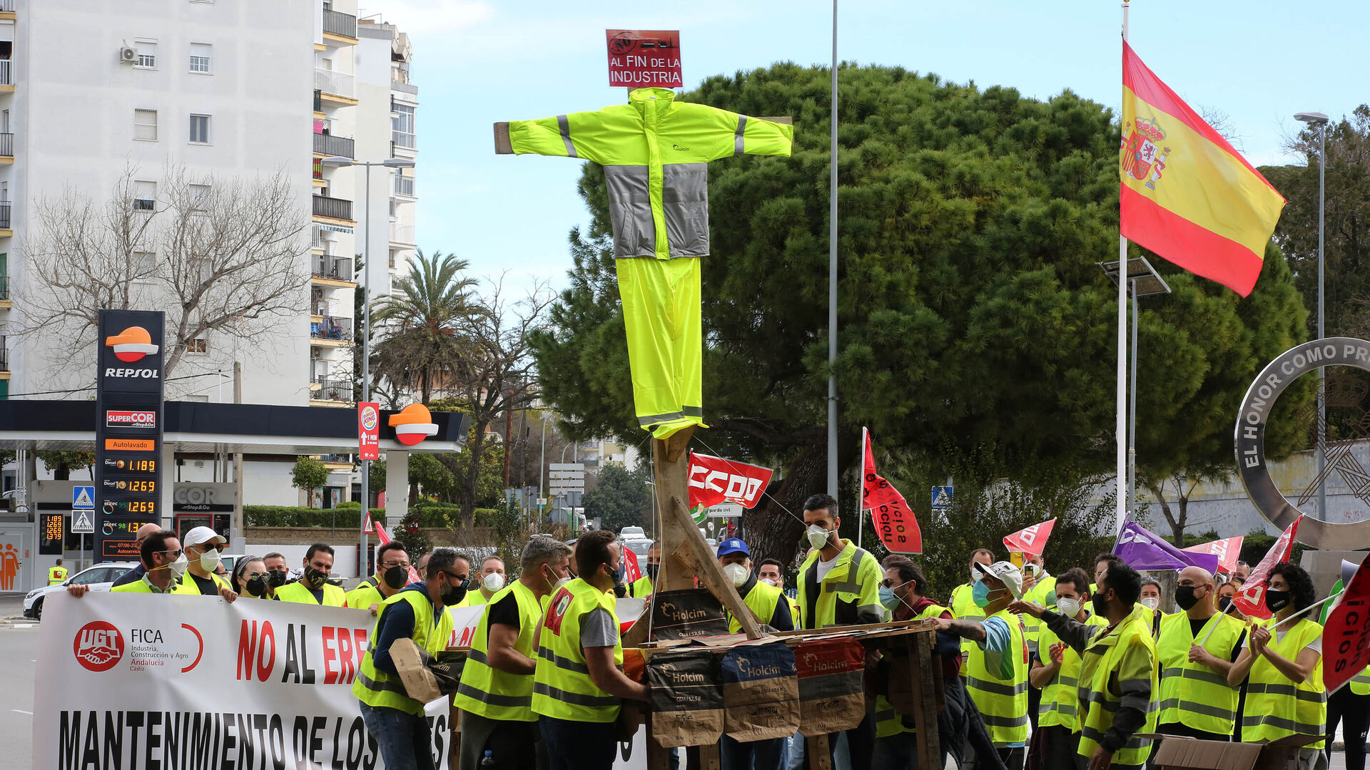 Marcha de los trabajadores contra el ERE de Holcim en Jerez