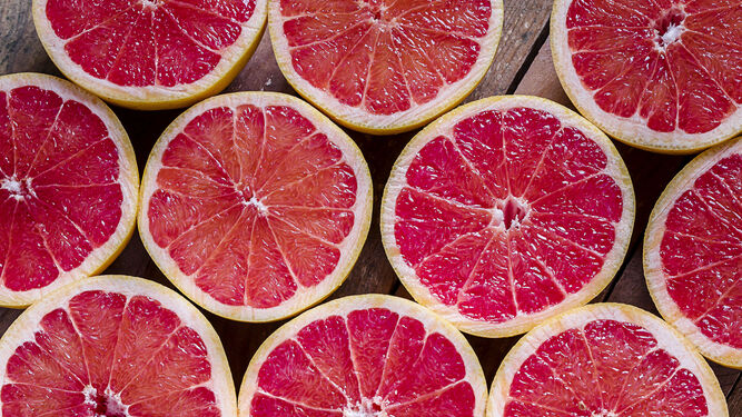 El consumo de vitamina C (naranjas, limones o los pomelos que aparecen en esta imagen, por ejemplo) sigue siendo la mejor receta contra el escorbuto.