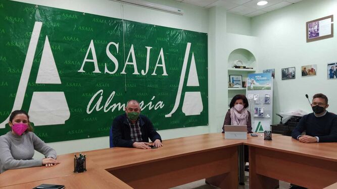 Asaja Almería se ha reunido con la Asociación de Gestores Agrícolas Orgánicos de la provincia.