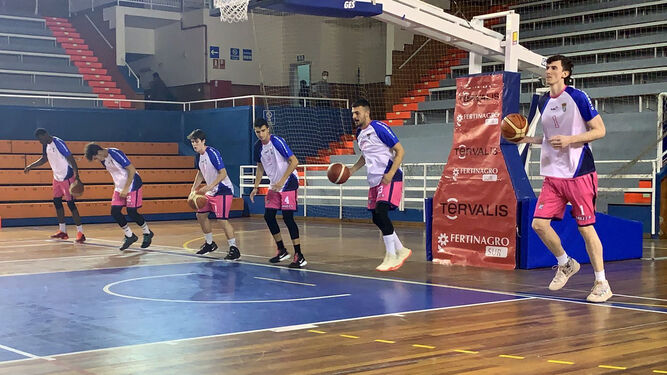 Seis de los siete jugadores del Baloncesto Xerez CD que viajaron a Huelva.