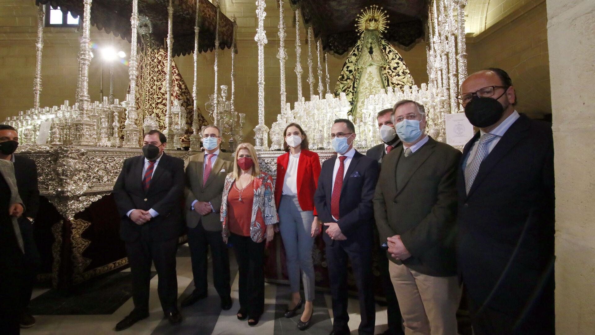 La ministra Reyes Maroto visitando la exposici&oacute;n cofrade en Jerez