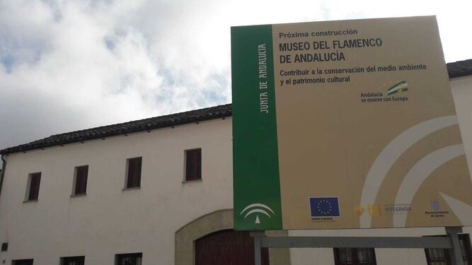 Cartel informativo de la Junta anunciado la construcción del Museo del Flamenco
