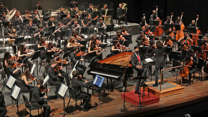 Claudio Constantini y la Orquesta Joven de Andalucía, en el concierto de esta tarde en el Teatro Villamarta.