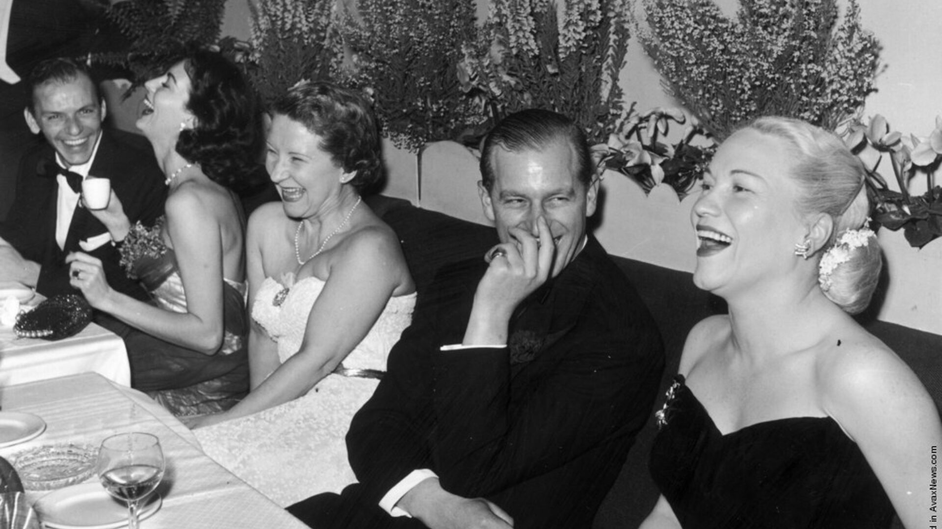 Con Frank Sinatra, Ava Gardner y otras estrellas de Hollywood, en una cena.