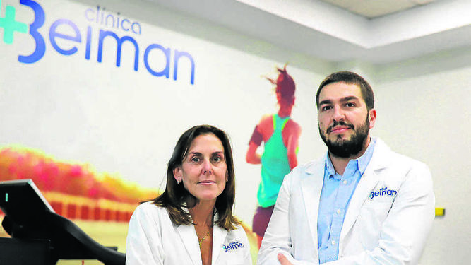 La doctora África del Pino y el doctor Fernando Oliva.