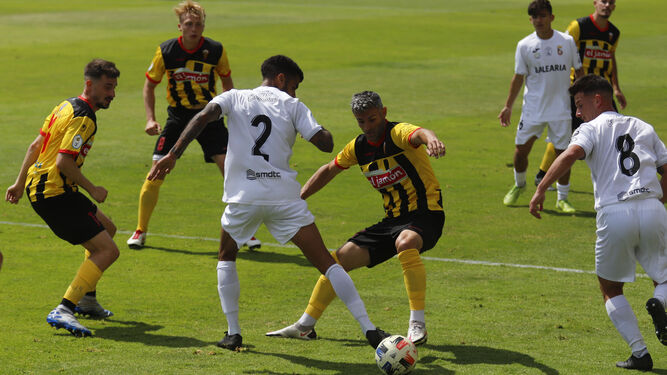 El San Roque ha ganado al Ceuta por 2-0 y ambos equipos han protestado por la gestión de la Andaluza.
