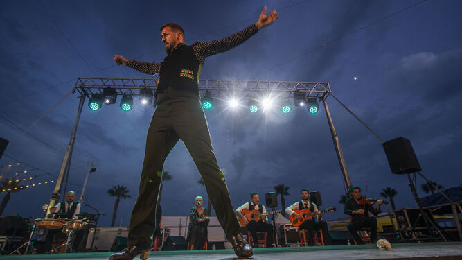Jesuli Carrillo, durante una actuación en la Feria del Carmen, en una imagen de archivo.