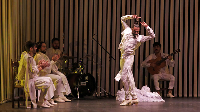 Eduardo Guerrero, bailando por tanquillos.