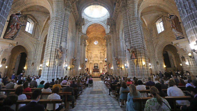Muchos rocieros jerezanos se dieron cita en la Catedral para celebrar la función solemne.