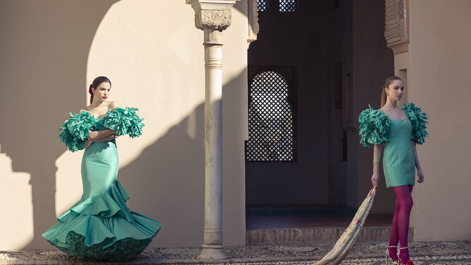 Dos de las propuestas de la nueva colección del diseñador granadino Antonio Gutiérrez, inspirada en la moda flamenca.