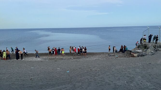Migrantes en la playa del Tarajal