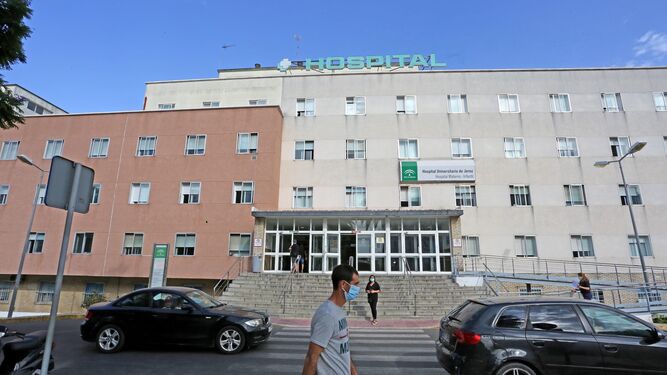 Fachada del edificio del Hospital Materno-Infantil de Jerez, habilitado como refuerzo para pacientes de coronavirus durante la pandemia.