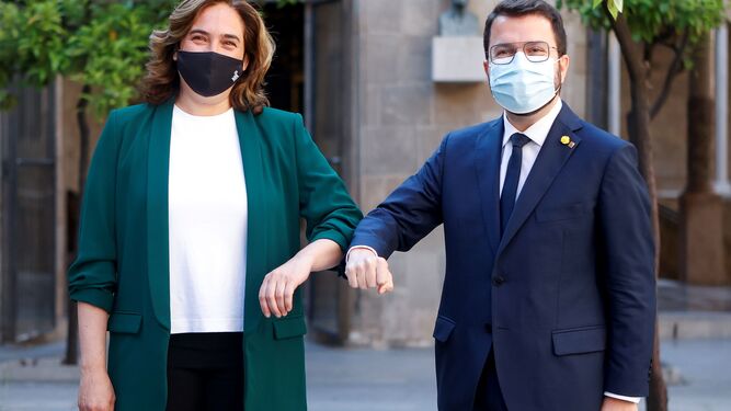 El presidente de la Generalitat, Pere Aragonès, y la alcaldesa de Barcelona, Ada Colau, en el Palau de la Generalitat este jueves.
