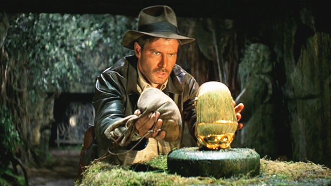 Harrison Ford como Indiana Jones en la secuencia que abre 'En busca del Arca perdida'