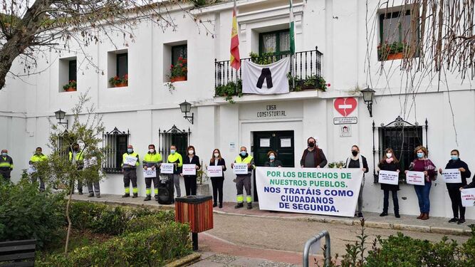 Una de las protestas celebradas a principios de año en el Ayuntamiento de La Barca.