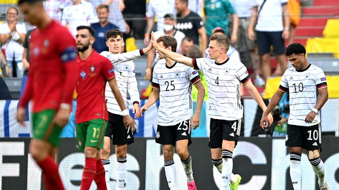 Los jugadores alemanes celebran uno de sus tantos frente a Portugal.