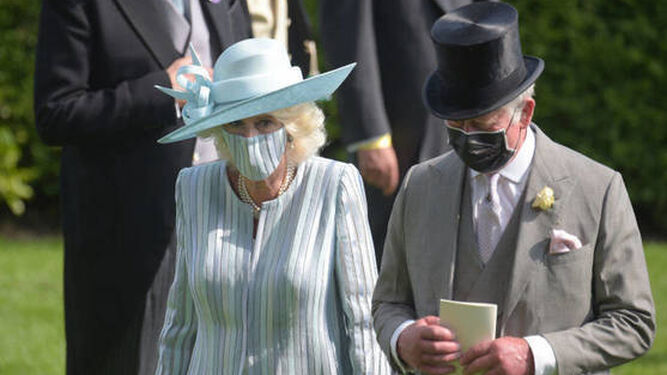 La duquesa de Cornualles y el Príncipe de Gales en el primer día de las carreras de Ascot.