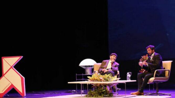 Álvaro Pombo y Antonio Lucas, en un encuentro celebrado en la edición de 2019 de Marpoética en Marbella.