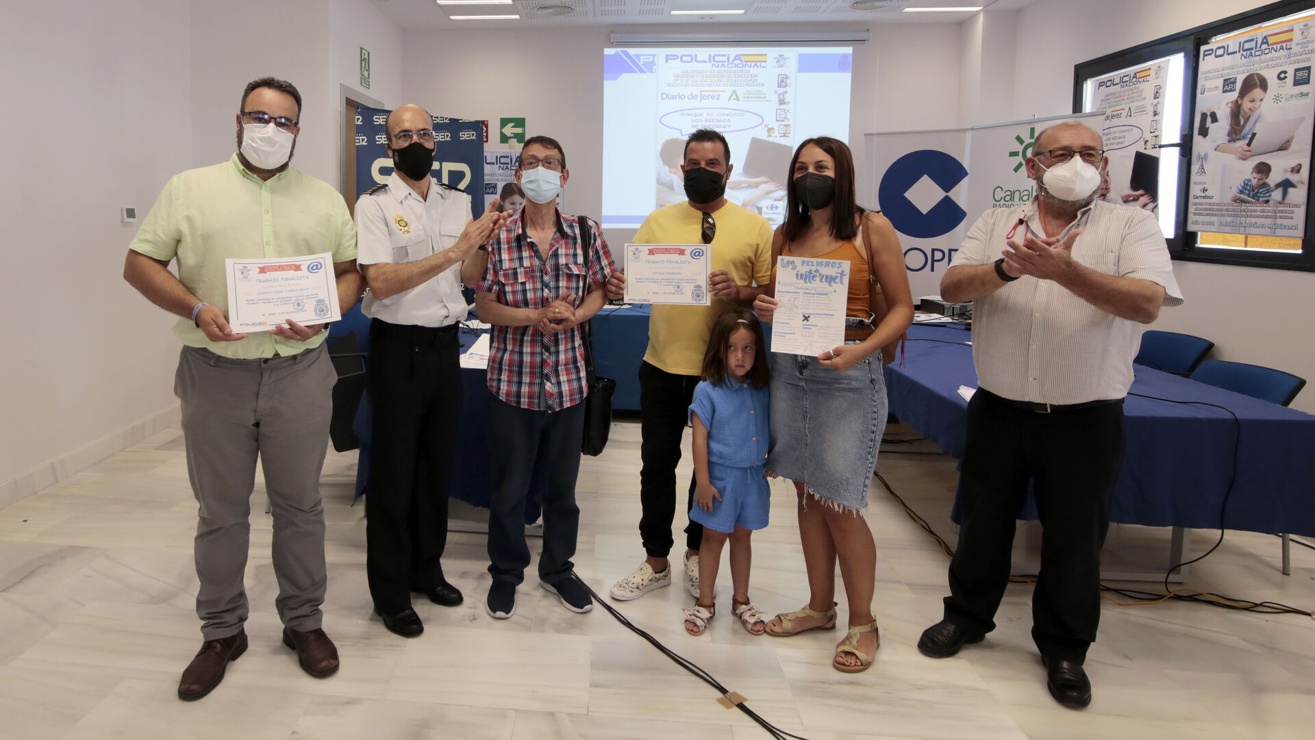 Premios del concurso escolar de infograf&iacute;as sobre riesgos de internet de Diario de Jerez y Policia Nacional