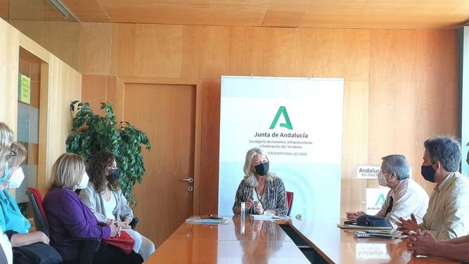 Última reunión del PP de Jerez con los vecinos y la delegada territorial de Fomento y Vivienda en Cádiz, Mercedes Colombo.