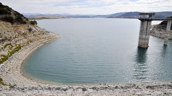 Imagen del pantano de Guadalcacín, la gran reserva de agua de la provincia, al 40% de su capacidad a finales de 2020.