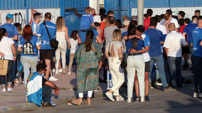 Muchísimos aficionados del Xerez CD no pudieron acceder a La Juventud pese a tener entrada para el partido contra el Ceuta.