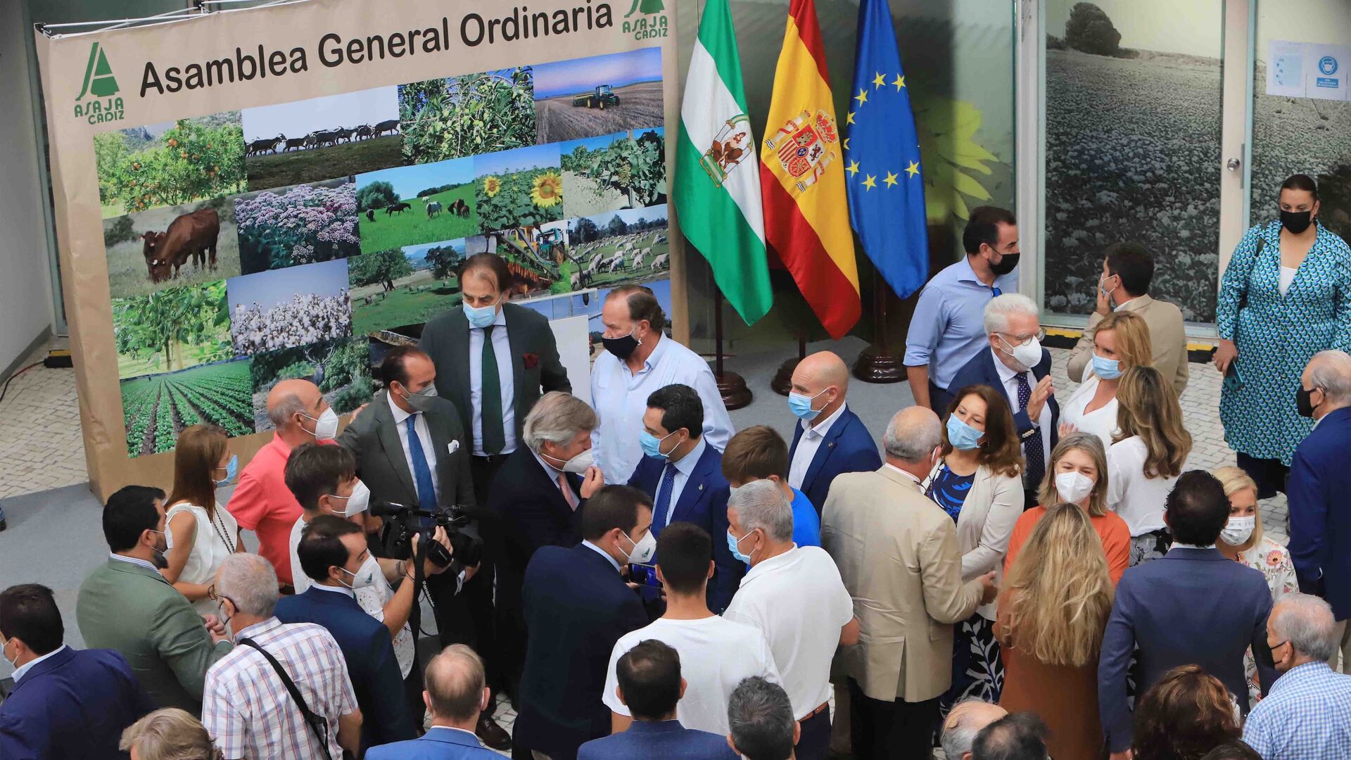 Juanma Moreno asiste a la clausura de la asamblea de Asaja en Jerez