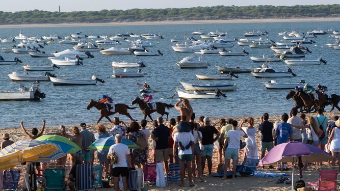 Las carreras volvieron a congregar a muchos aficionados en la playa.