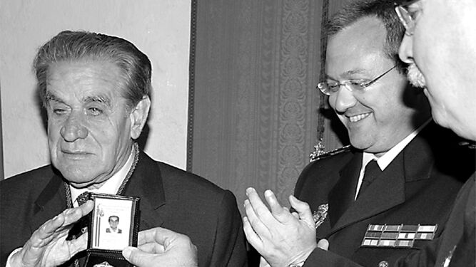 Emilio ‘El Guardia’ en el acto de entrega de su placa del Cuerpo Nacional de Policía.