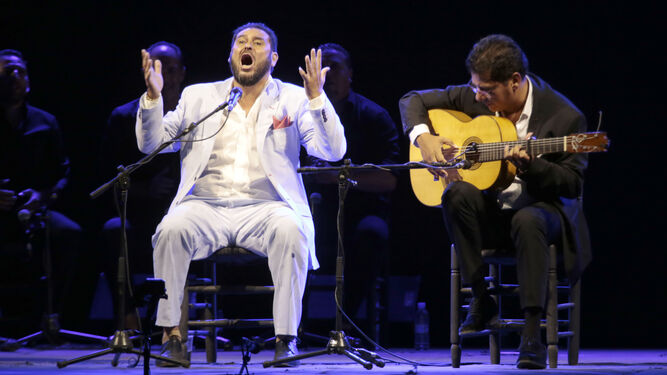Barullo y Juan Manuel Moneo, en un momento de su actuación.
