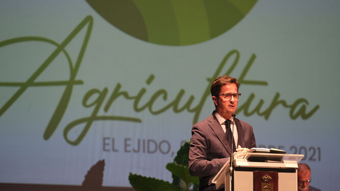 El alcalde de El Ejido, Francisco Góngora, “a todos los pequeños, medianos y grandes agricultores”.