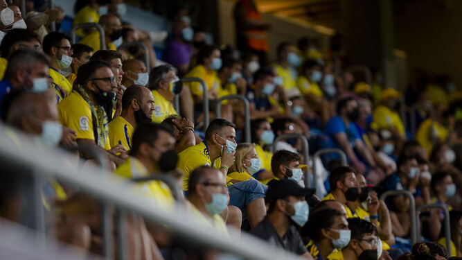 Aficionados en una de las gradas del estadio el día del Cádiz-Osasuna.