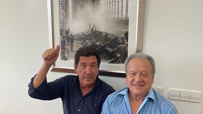 Pacheco y Barroso, el pasado miércoles en el despacho de Ana Mestre, delante de una foto del 'Magallanes'.