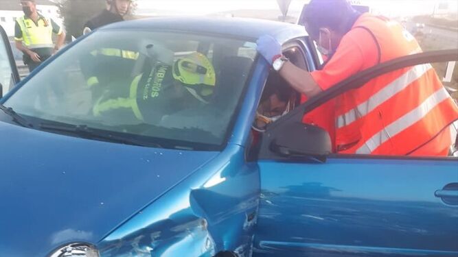 Herida una mujer en Jerez al colisionar su vehículo con el quitamiedos