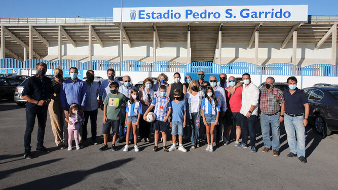 Mamen Sánchez y representantes de los otros partidos políticos del Ayuntamiento han inaugurado la nueva rotulación del Estadio Pedro S. Garrido.