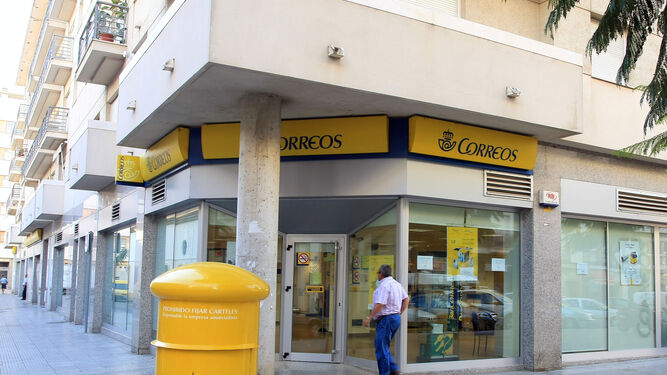 Oficina de Correos de la avenida de Italia en Huelva.