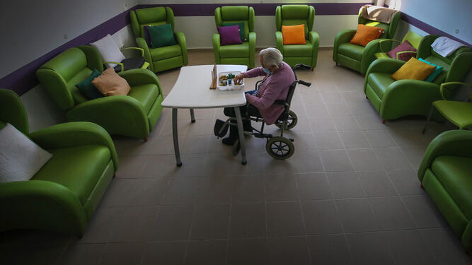 Una anciana, en el centro AFA La Merced.
