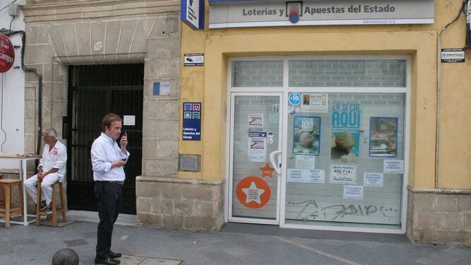 El despacho de loterías de la calle Larga, que como todas las de la ciudad, ha secundado el paro
