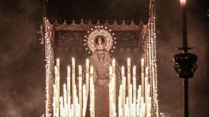 María Santísima de la Encarnación en su paso de palio.