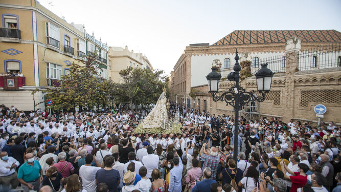 Procesión de la Virgen del Rosario en Cádiz.