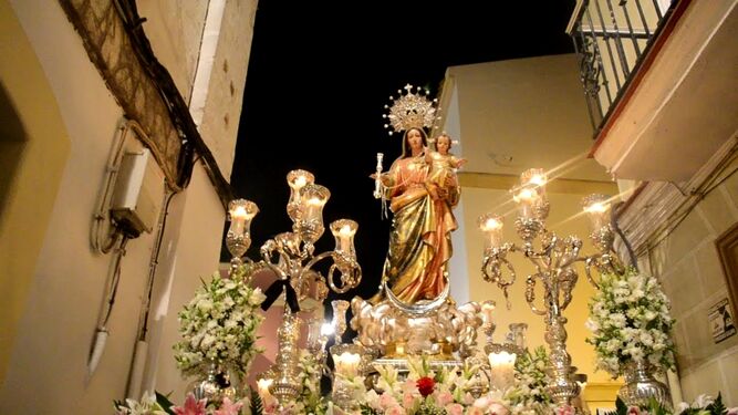La Virgen del Rosario del Beaterio en las calles.