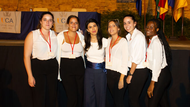 Septiembre 2021 - "Acto de Graduación en el Alcázar de Jerez". Estudiantes del Centro que formaron parte del equipo de protocolo y organización del acto.
