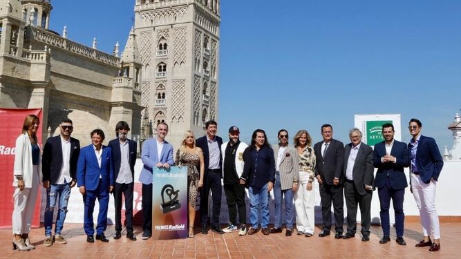 Foto de familia de la presentación de los séptimos Premios Radiolé