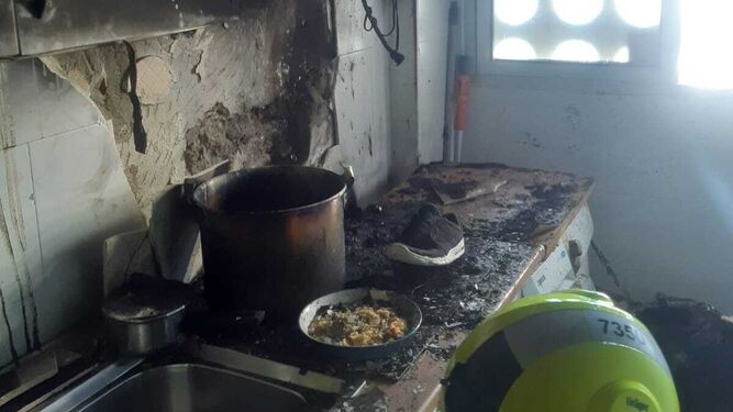 Aspecto de la cocina incendiada en Princi Jerez.
