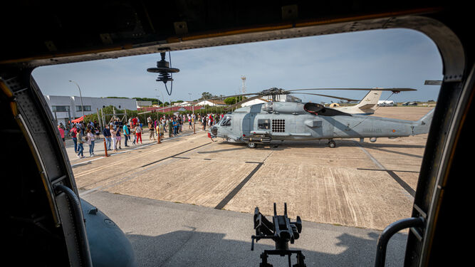 Helicópteros de la Armada en la Base de Rota.
