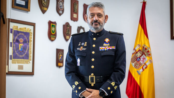 El subdelegado de Defensa, Ángel Javier Umbría, en su despacho.