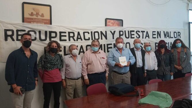 Encuentro de la Plataforma por Asta Regia con grupos políticos y 'Solidaridad'.