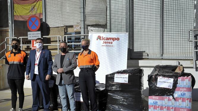 Rubén Pérez, y el director de Alcampo Jerez, Mario Alonso Martín